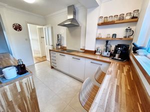 Kitchen- click for photo gallery